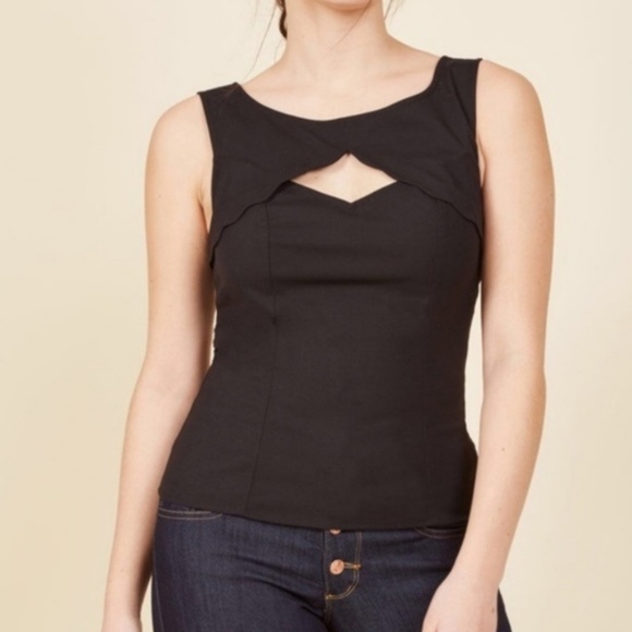 Modcloth Tops - Modcloth Scallop Zip Back Top